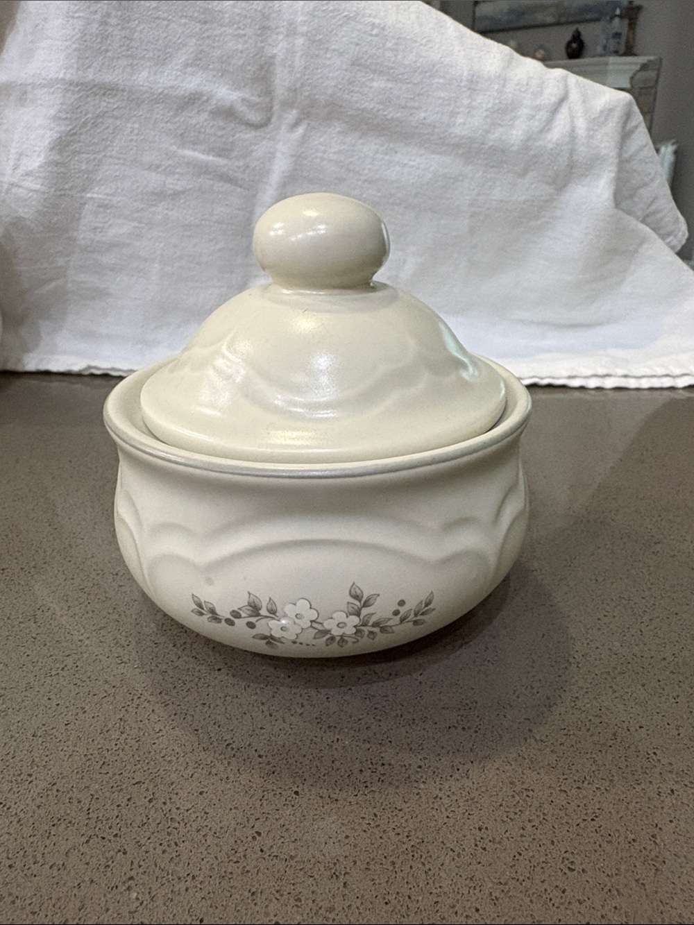 Pfaltzgraff Heirloom Cream Floral Ceramic Covered Sugar Bowl